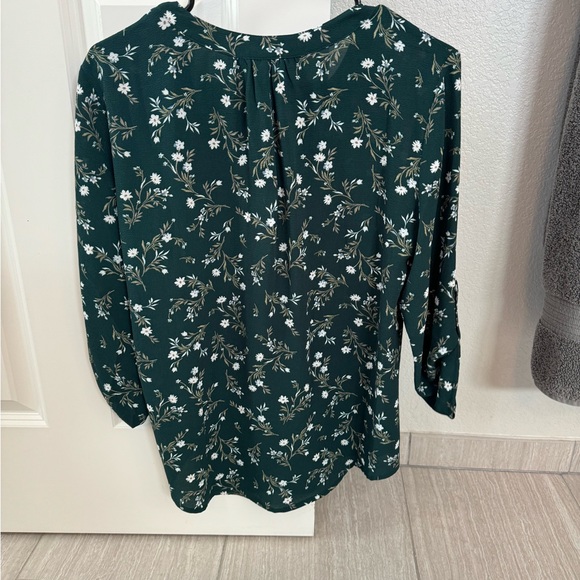 NWT green tunic. Size M. Great pattern. - Picture 6 of 6